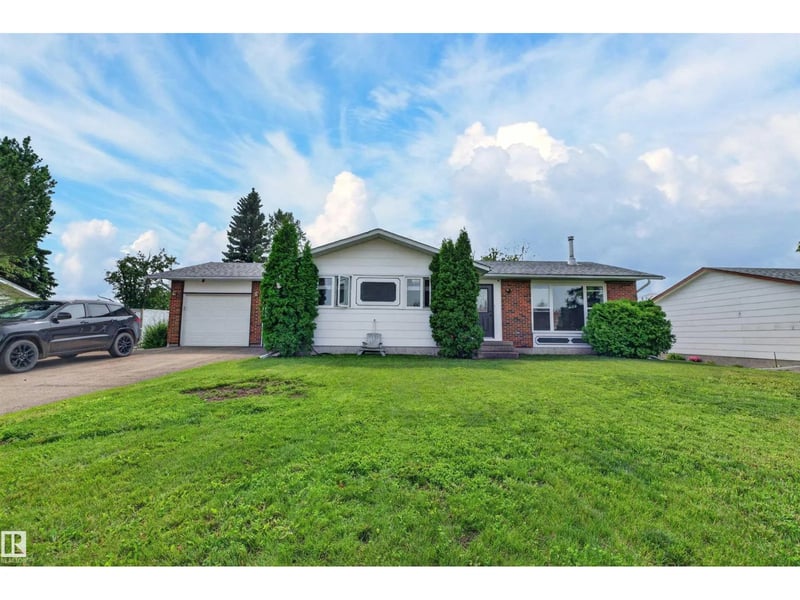 5219 55 AV, Mundare, Alberta, T0B3H0, Mundare, Alberta — photo 1 of 5
