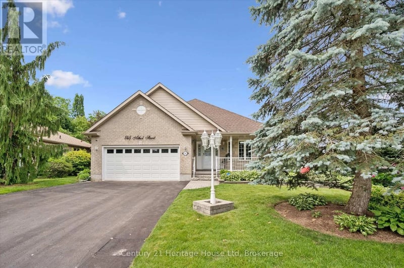 545 Athol Street, Centre Wellington (Fergus), Ontario, N1M3T6, Centre Wellington (Fergus), Ontario — photo 1 of 5