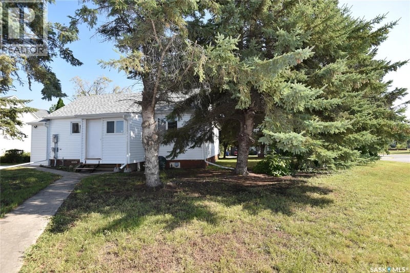 220 5th STREET W, Nipawin, Saskatchewan, S0E1E0, Nipawin, Saskatchewan — photo 1 of 5