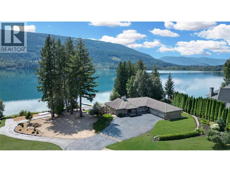 3886 Parri Road, Sorrento, British Columbia, V0E2W1, Sorrento, British Columbia — photo 1 of 5