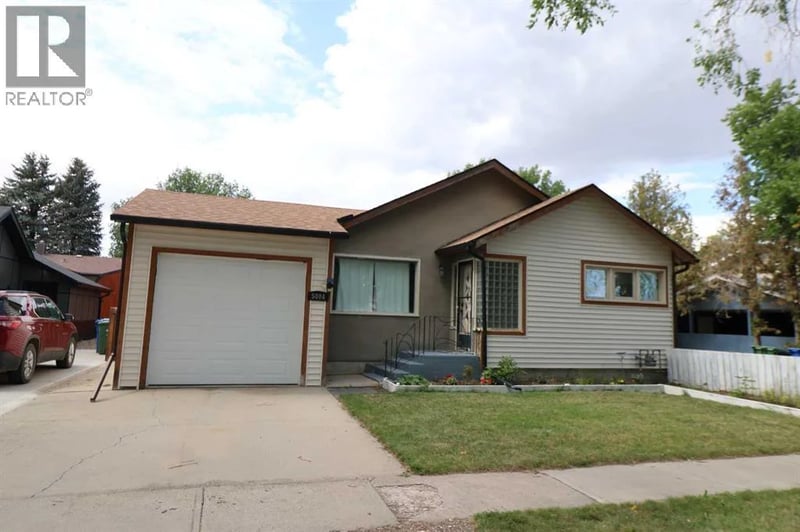 5004 52 st, Taber, Alberta, T1G1N2, Taber, Alberta — photo 1 of 5