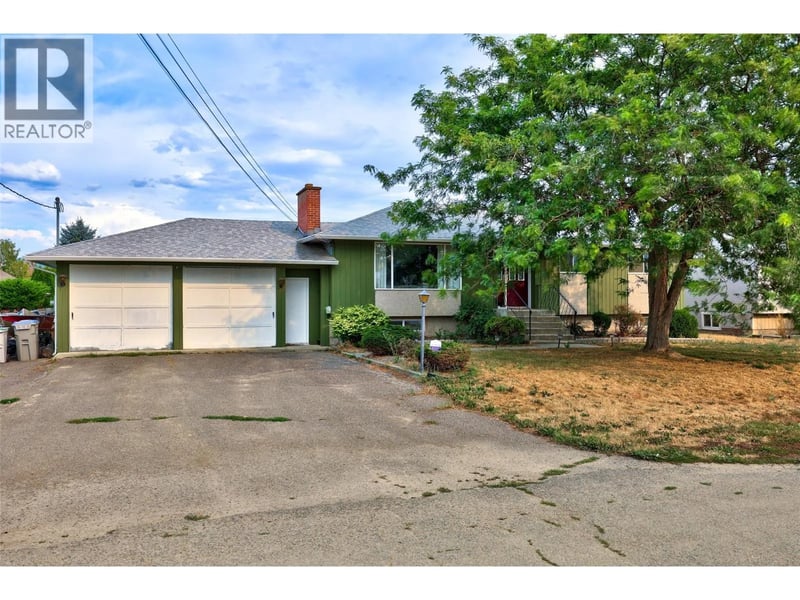 881 MCGILLIVRAY Street, Kamloops, British Columbia, V2B5R5, Kamloops, British Columbia — photo 1 of 5