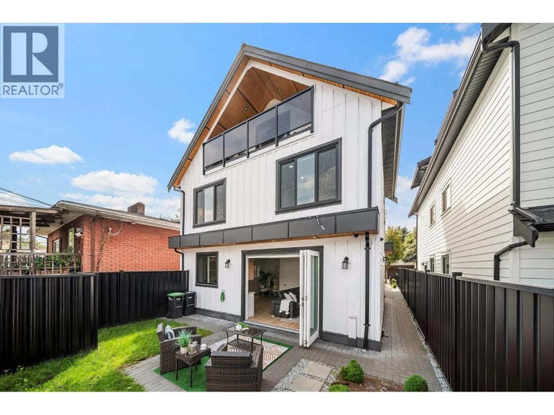 2369 ADANAC Street, Vancouver, British Columbia, V5L2E9, Vancouver, British Columbia — photo 1 of 5