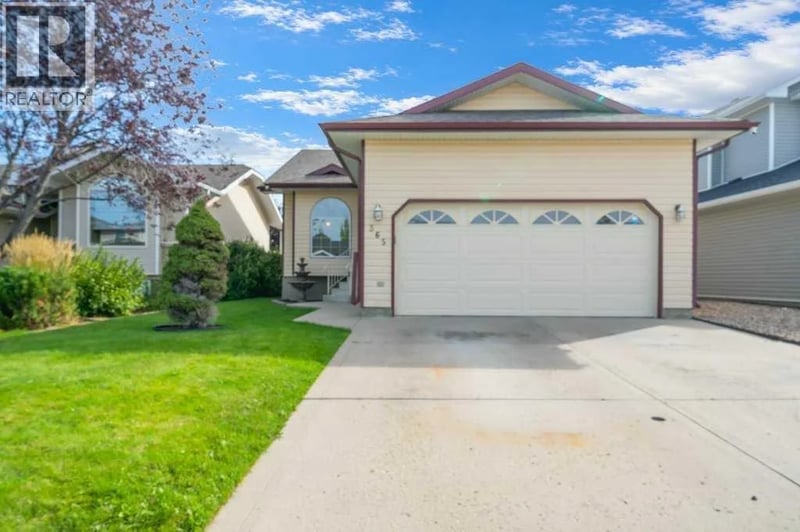 365 Stratton Way Southeast, Medicine Hat, Alberta, T1B4M9, Medicine Hat, Alberta — photo 1 of 5
