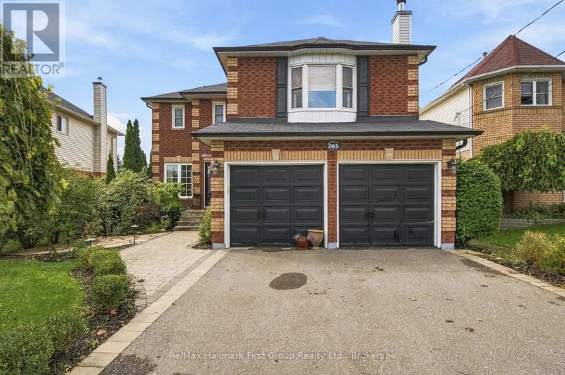 703 Carlisle Street, Cobourg, Ontario, K9A5E4, Cobourg, Ontario — photo 1 of 5
