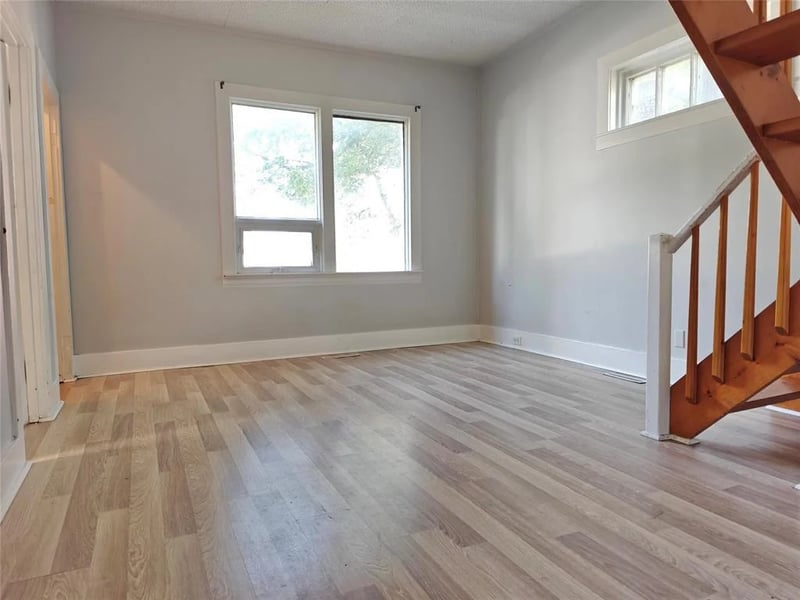 12 St Vital Road, Winnipeg, Manitoba, R2M1Z3, Winnipeg, Manitoba — photo 2 of 5