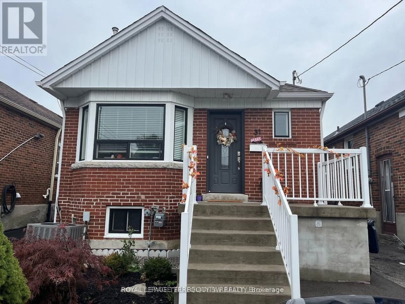 #Bsmt 31 Chamberlain Avenue, Toronto (Briar Hill-Belgravia), Ontario, M6E4J7, Toronto (Briar Hill-Belgravia), Ontario — photo 1 of 5