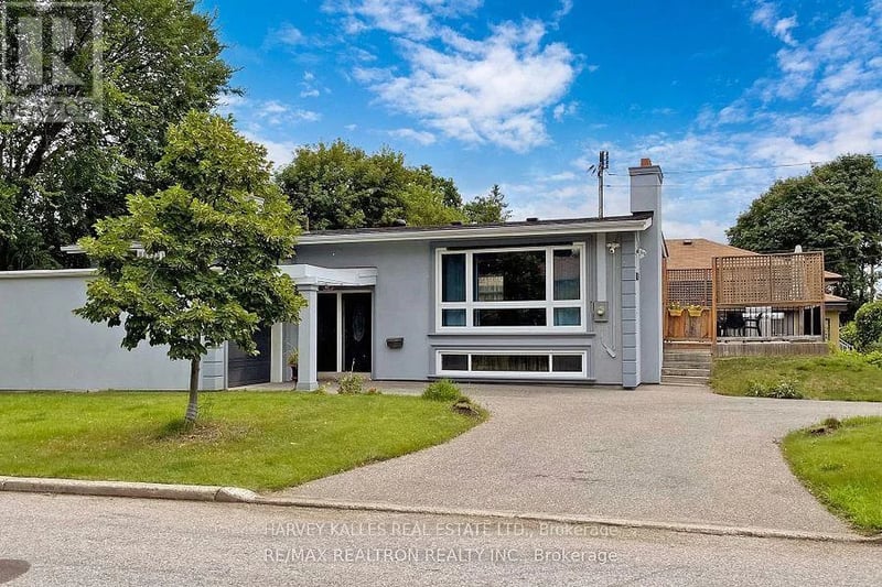 #Lower 142 Combe Avenue, Toronto (Bathurst Manor), Ontario, M3H4K1, Toronto (Bathurst Manor), Ontario — photo 1 of 5