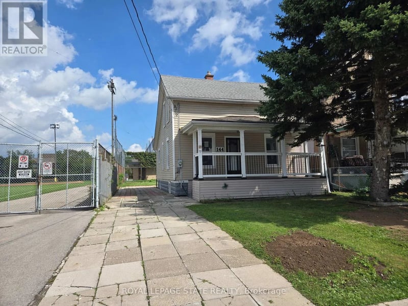 144 Burgar Street, Welland (Welland Downtown), Ontario, L3B2S8, Welland (Welland Downtown), Ontario — photo 1 of 5