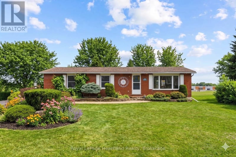 284 MANOR Road, North Huron (Wingham), Ontario, N0G2W0, North Huron (Wingham), Ontario — photo 1 of 5
