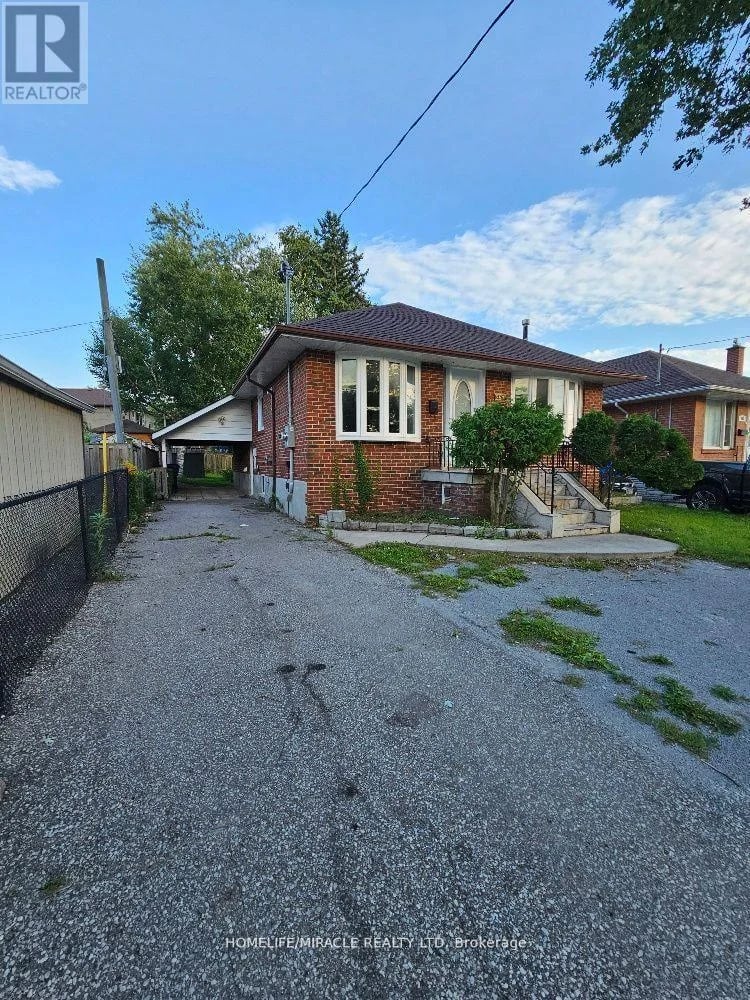 #BSMT -1 259 Tower Drive, Toronto (Wexford-Maryvale), Ontario, M1R3P9, Toronto (Wexford-Maryvale), Ontario — photo 1 of 5