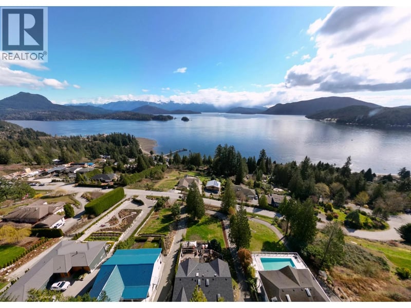 1205 ST ANDREWS Road, Gibsons, British Columbia, V0N1V1, Gibsons, British Columbia — photo 1 of 5
