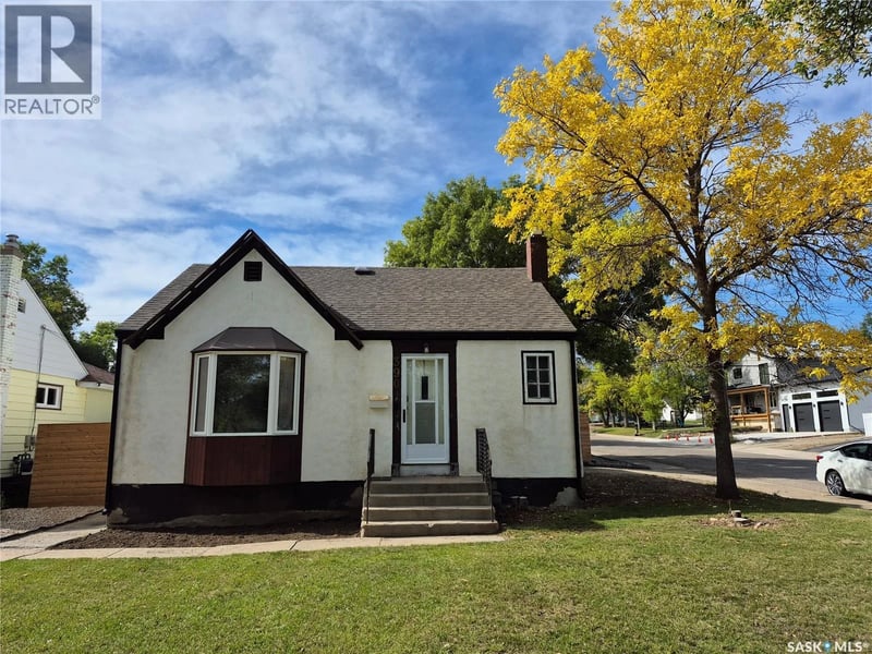 390 6th AVENUE NW, Swift Current, Saskatchewan, S9H0Y1, Swift Current, Saskatchewan — photo 1 of 5