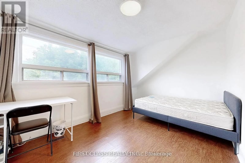 #2nd Floor 97 Bude Street, Toronto (Oakwood Village), Ontario, M6E2E4, Toronto (Oakwood Village), Ontario — photo 1 of 5