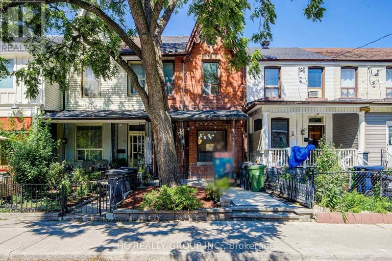 64 Wales Avenue, Toronto (Kensington-Chinatown), Ontario, M5T1J4, Toronto (Kensington-Chinatown), Ontario — photo 1 of 5