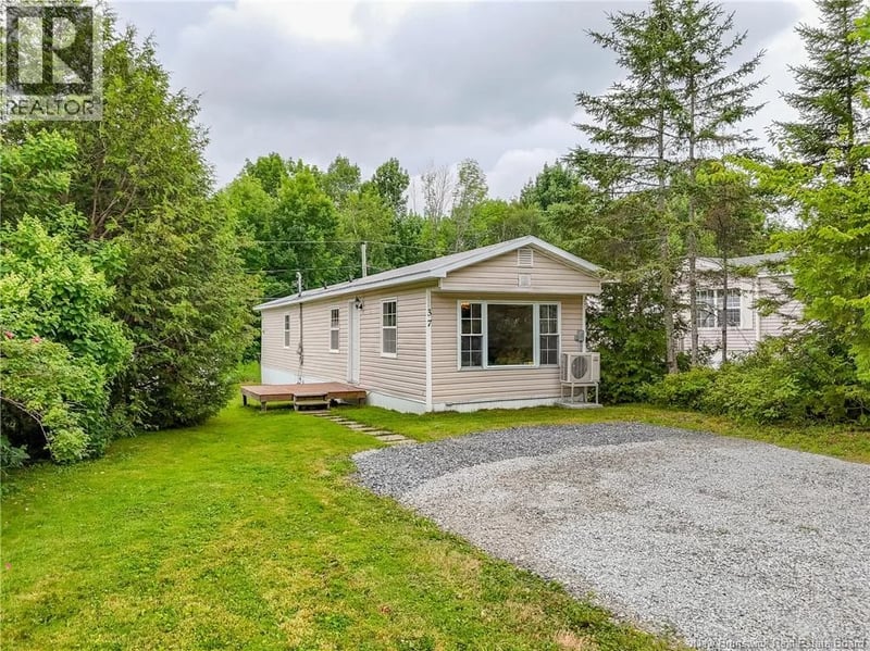37 Eastwood Street, Fredericton, New Brunswick, E3B6M8, Fredericton, New Brunswick — photo 1 of 5