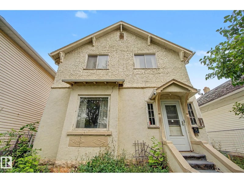 9334 106A AV NW, Edmonton, Alberta, T5H0S7, Edmonton, Alberta — photo 1 of 5