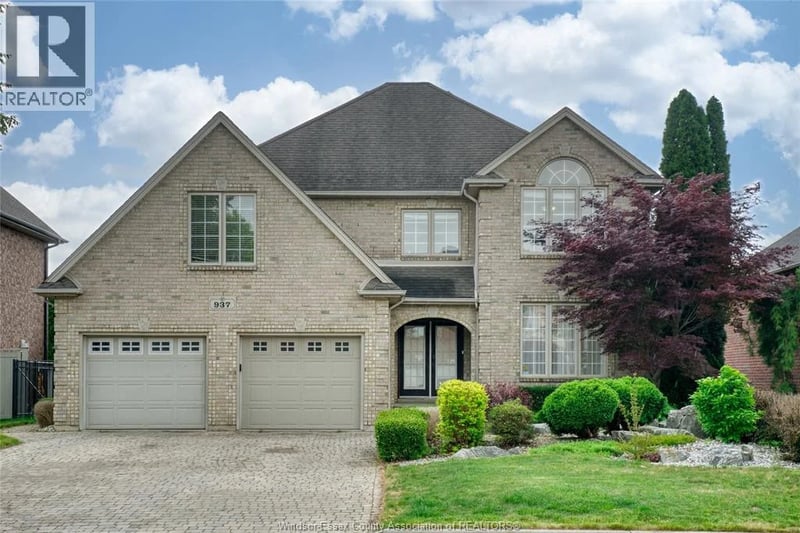937 PAVAN, Windsor, Ontario, N9G2X5, Windsor, Ontario — photo 1 of 5