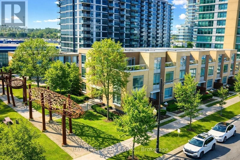 #TH07 25 Singer Court, Toronto (Bayview Village), Ontario, M2K0B3, Toronto (Bayview Village), Ontario — photo 1 of 5