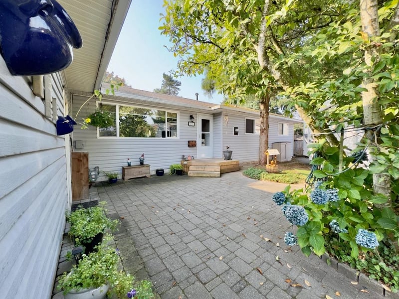 8435 109B Street, Delta, British Columbia, V4C4H4, Delta, British Columbia — photo 1 of 5