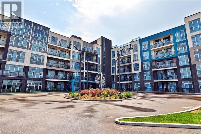 #117 10 CONCORD Place, Grimsby, Ontario, L3M0G6, Grimsby, Ontario — photo 1 of 5