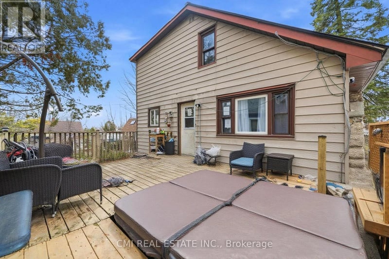 345 LINWOOD Avenue, Orillia, Ontario, L3V2W8, Orillia, Ontario — photo 1 of 5