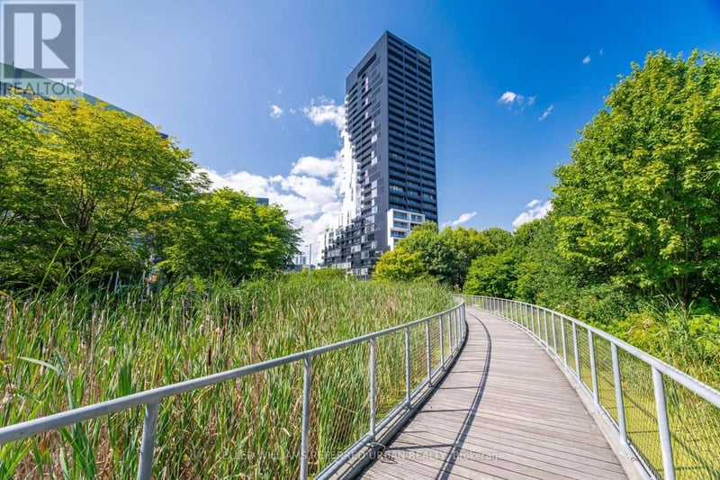 #Th105 170 Bayview Avenue, Toronto (Moss Park), Ontario, M5A0M4, Toronto (Moss Park), Ontario — photo 1 of 5