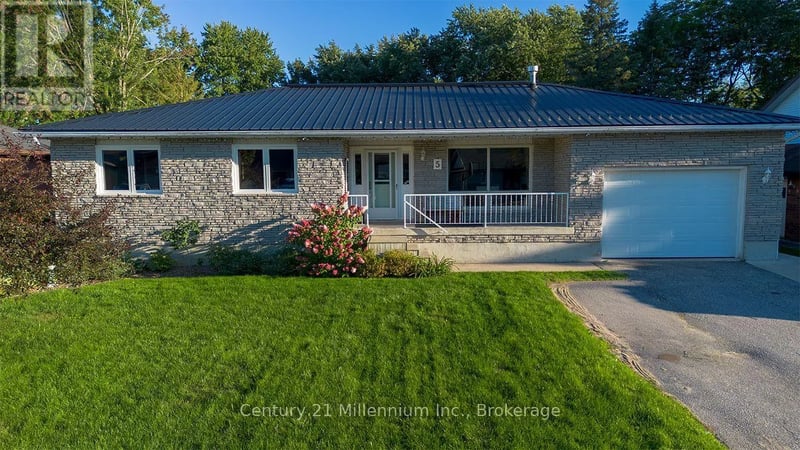 5 Mckean Boulevard, Clearview (Nottawa), Ontario, L0M1P0, Clearview (Nottawa), Ontario — photo 1 of 5