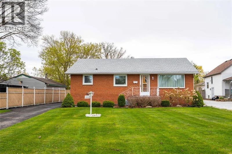 1003 MICHIGAN Avenue, Sarnia, Ontario, N7T7B7, Sarnia, Ontario — photo 1 of 5