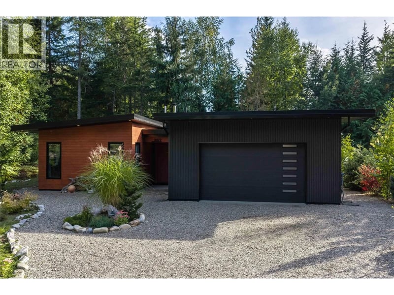 2077 Uplands Road, Revelstoke, British Columbia, V0E2S1, Revelstoke, British Columbia — photo 1 of 5