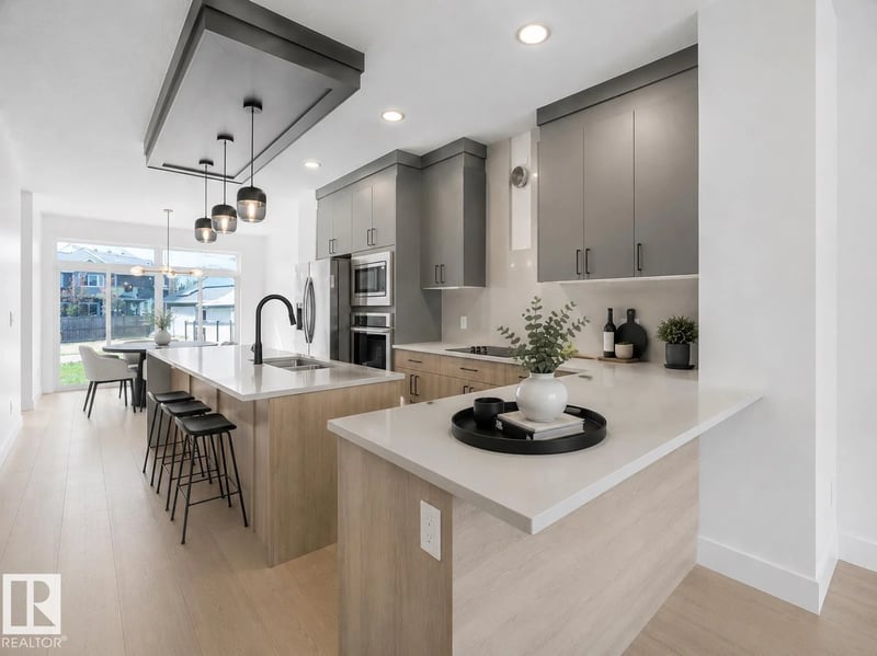 13843 110A AV NW, Edmonton, Alberta, T5M2N1, Edmonton, Alberta — photo 1 of 5