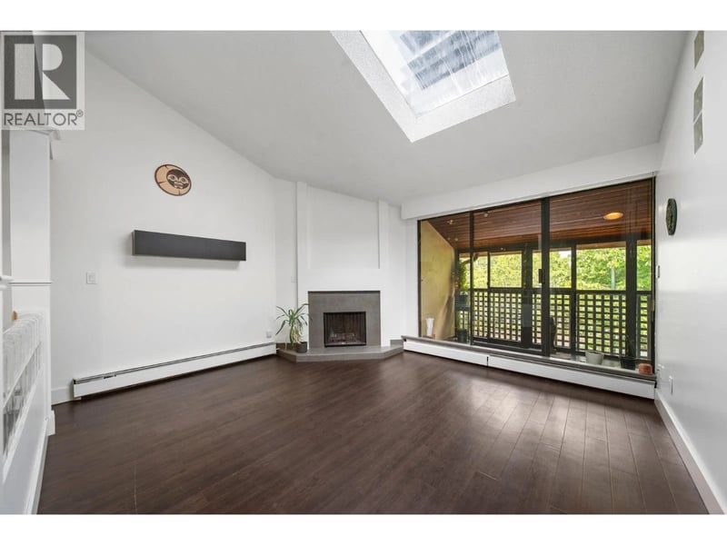 #304 141 13TH Street, North Vancouver, British Columbia, V7M1N5, North Vancouver, British Columbia — photo 1 of 5