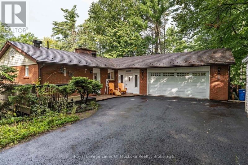 230 Lakeview Avenue, Gravenhurst (Muskoka (S)), Ontario, P1P1R4, Gravenhurst (Muskoka (S)), Ontario — photo 1 of 5
