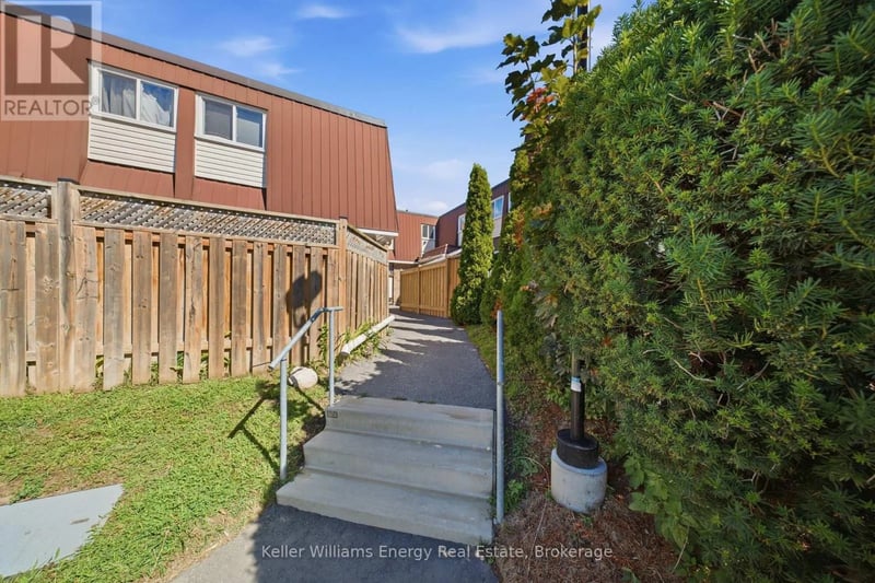 #58 1333 Mary Street North, Oshawa (Centennial), Ontario, L1G6Z3, Oshawa (Centennial), Ontario — photo 1 of 5