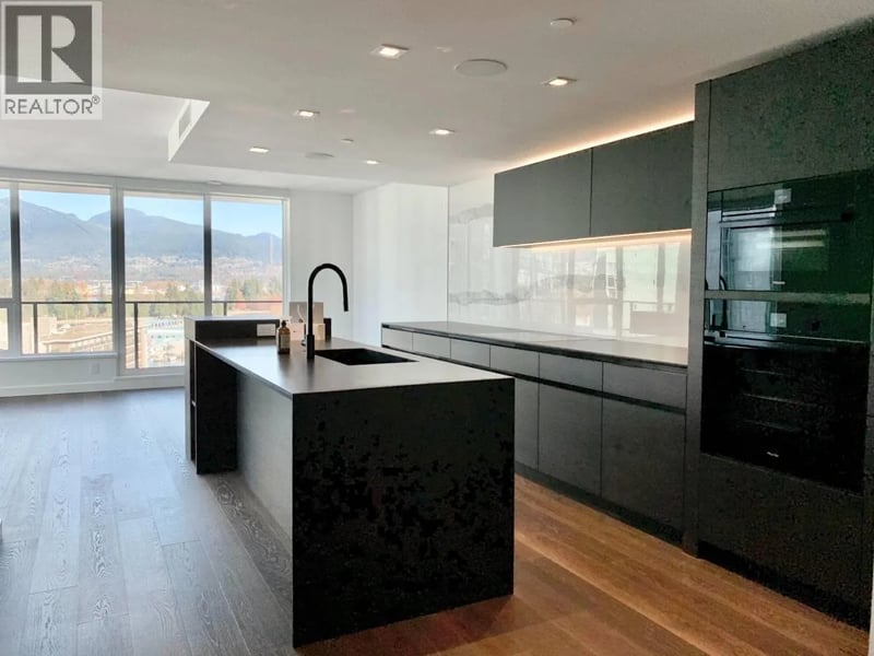 #13** 620 CARDERO, Vancouver, British Columbia, V6H3M2, Vancouver, British Columbia — photo 1 of 5