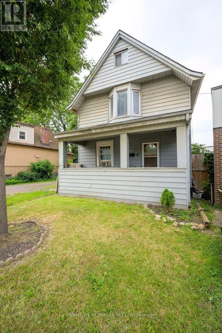 372 Beach Road, Hamilton (Crown Point), Ontario, L8H3K5, Hamilton (Crown Point), Ontario — photo 1 of 5