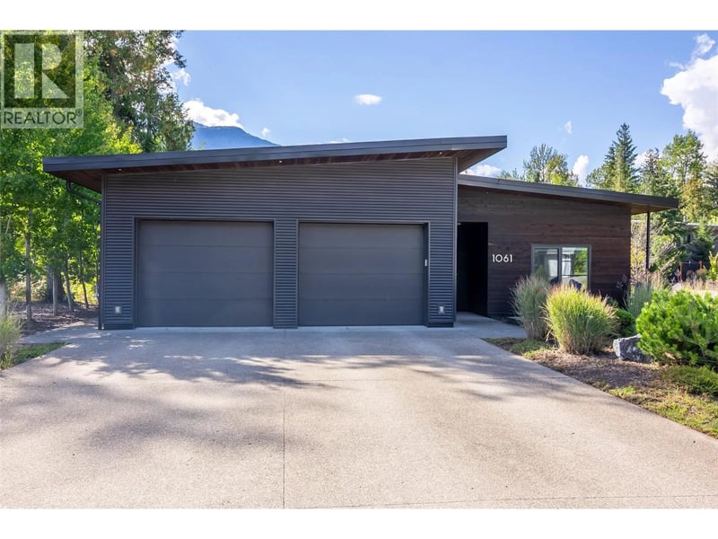 1061 Cashato Crescent, Revelstoke, British Columbia, V0E2S1, Revelstoke, British Columbia — photo 1 of 5