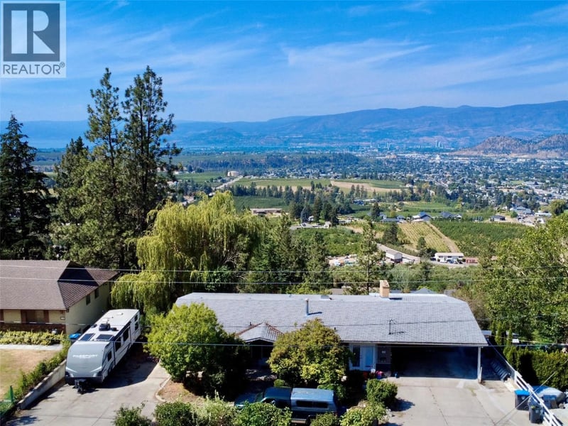 1030 Toovey Road, Kelowna, British Columbia, V1X6R1, Kelowna, British Columbia — photo 1 of 5