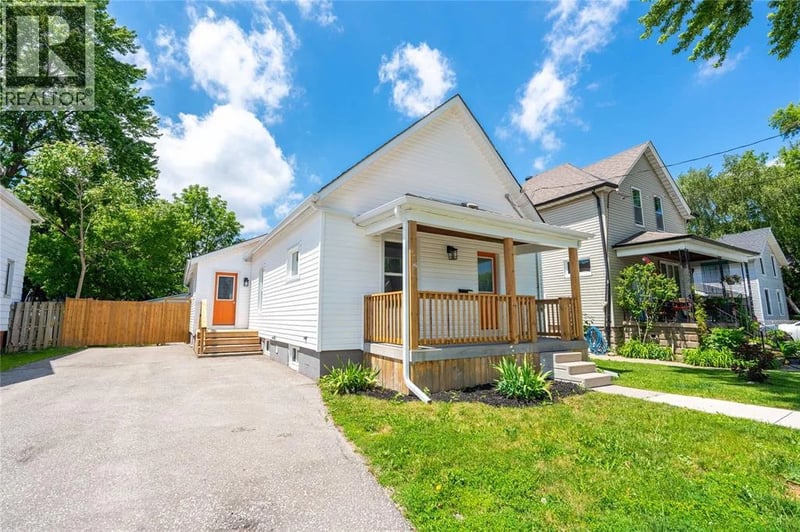 249 Vidal Street South, Sarnia, Ontario, N7T2T8, Sarnia, Ontario — photo 1 of 5