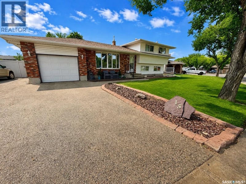 15 Dickinson CRESCENT, Regina, Saskatchewan, S4R7K6, Regina, Saskatchewan — photo 1 of 5