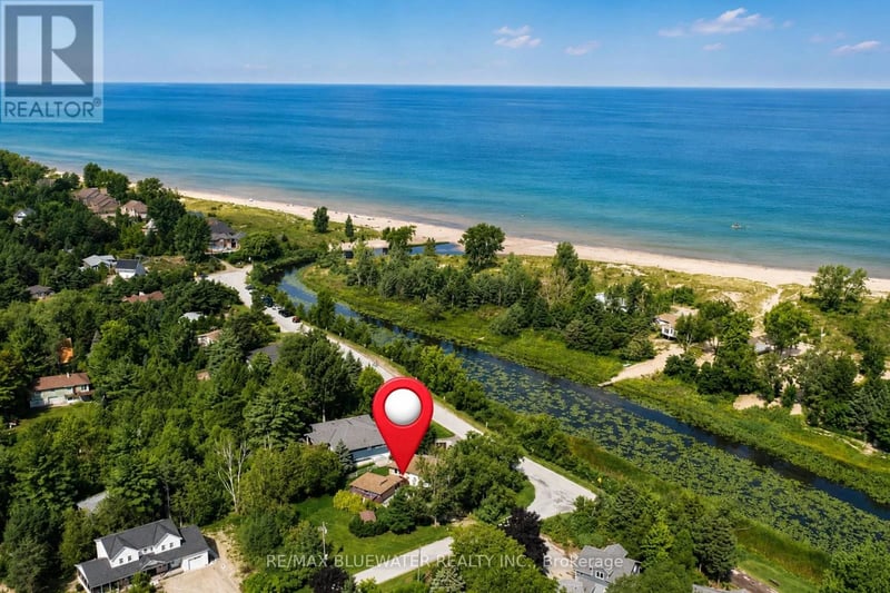 9997 Edward Street, Lambton Shores (Port Franks), Ontario, N0M2L0, Lambton Shores (Port Franks), Ontario — photo 1 of 5