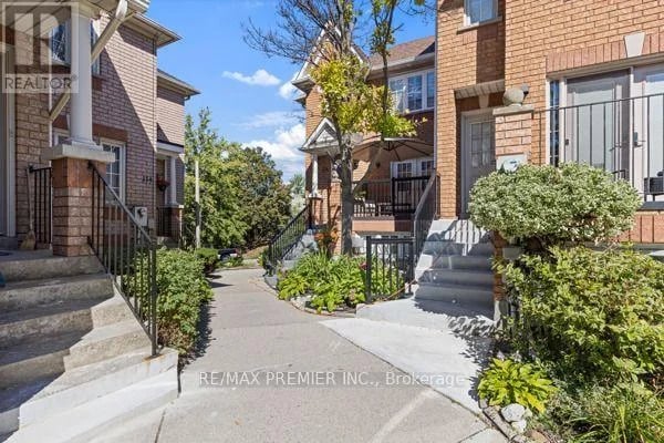 #8 116 Rory Road, Toronto (Maple Leaf), Ontario, M6L3G1, Toronto (Maple Leaf), Ontario — photo 1 of 5