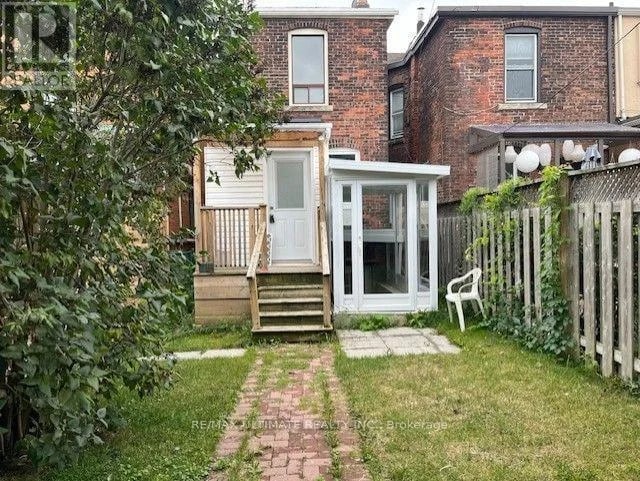 #Lower 10 Hibernia Avenue, Toronto (Weston-Pellam Park), Ontario, M6N1E5, Toronto (Weston-Pellam Park), Ontario — photo 1 of 5
