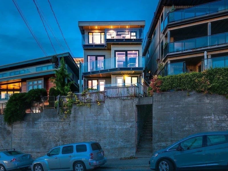 15061 VICTORIA Avenue, White Rock, British Columbia, V4B1G4, White Rock, British Columbia — photo 1 of 5