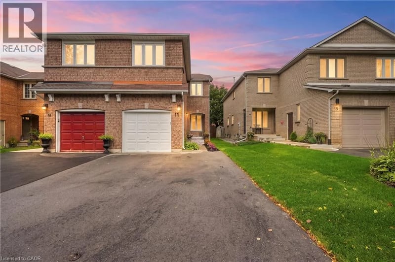 11 WAKEFIELD Lane, Waterdown, Ontario, L8B0M2, Waterdown, Ontario — photo 1 of 5