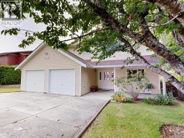 4511 FERNWOOD AVE, Powell River, British Columbia, V8A3L4, Powell River, British Columbia — photo 1 of 5