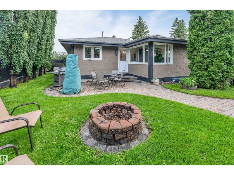 6008 37 AV NW, Edmonton, Alberta, T6L1H2, Edmonton, Alberta — photo 1 of 5