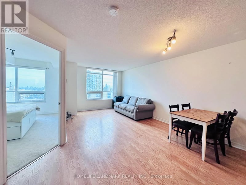 #1802 212 Eglinton Avenue East, Toronto (Mount Pleasant West), Ontario, M4P0A3, Toronto (Mount Pleasant West), Ontario — photo 1 of 5