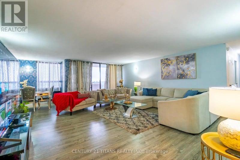 #3001 3 Massey Square, Toronto (Crescent Town), Ontario, M4C5L5, Toronto (Crescent Town), Ontario — photo 1 of 5
