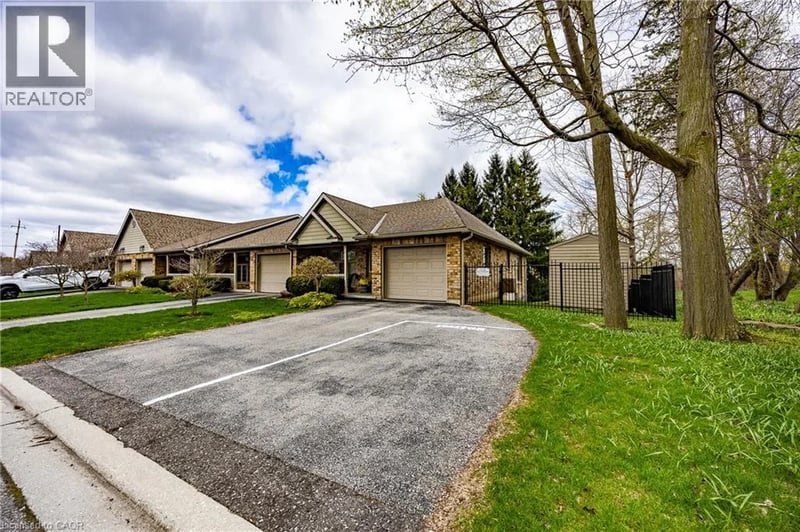 #8 93 ELMHURST Avenue, Simcoe, Ontario, N3Y3G1, Simcoe, Ontario — photo 1 of 5